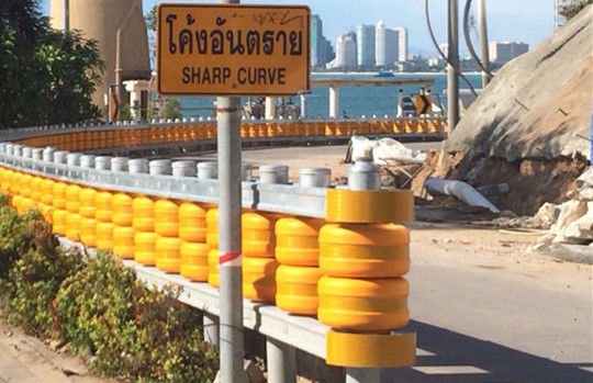 Beli Kuning Dengan Garis Hitam Penghalang Roller Keamanan Dengan Bahan Foam Wheel dan Aksesoris untuk Solusi Penghalang Keamanan online manufacture