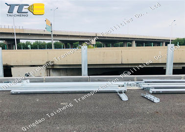 Beli Metal Tunnel Crash Beam Barrier Tahan Karat, Highway Guard Rail Barrier online manufacture