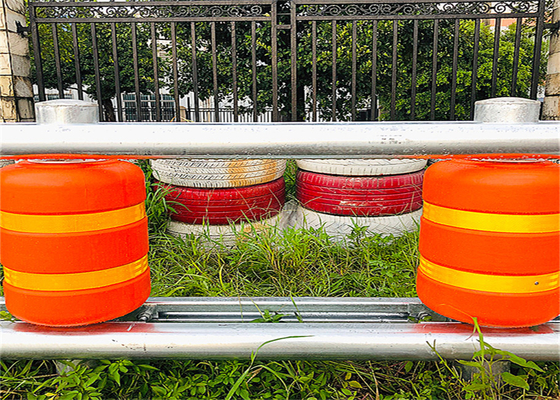PU Kulit Busa EVA Diisi Rotating Safety Barrier Warna Oranye Merah Gratis