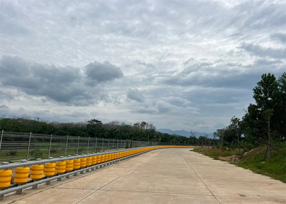 Bahan EVA Anti Crash Guardrail Safety Highway Roller Barrier yang dapat diperluas