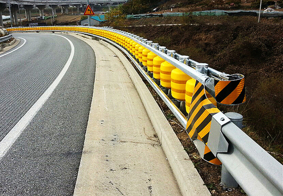 Anti-Kollision Highway Crash Barrier Keamanan Lalu Lintas EVA Roller Barrier