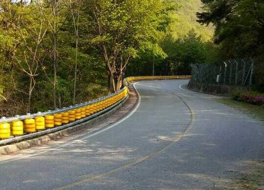 Harga bagus 10-15 Hari Waktu Produksi Penghalang Roller Keamanan Penghalang Keamanan Khusus Melindungi Personil Dan Peralatan Dari Tabrakan on line