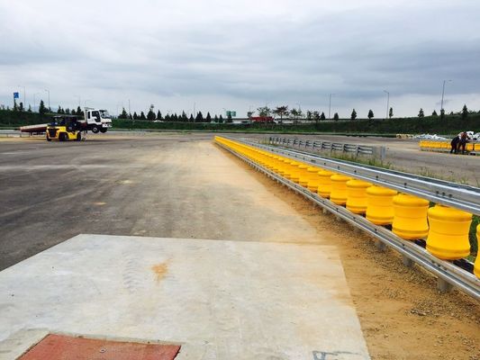 Harga bagus EVA Roller Material Rolling Guardrail Penghalang Pagar Merah Warna Disesuaikan Diizinkan Solusi keselamatan tahan lama untuk perlindungan jalan on line