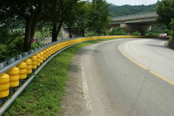 Good price PU Roller Material Rolling Guardrail Barrier Zinc Coating 85um 600g per meter persegi International Grade Level 4 Solusi Keamanan Jalan on line