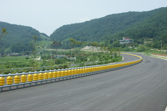 Harga bagus Customized Diizinkan Rolling Barrier dengan Guardrail Mesh Ukuran 50x200mm Dirancang untuk memberikan keamanan yang kuat dan kontrol akses situs on line